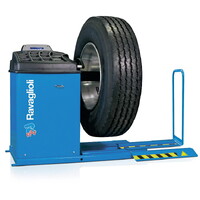 Ravaglioli Entry Level Wheel Balancer w/ Pneumatic Wheel Lift & Monitor (Manual Data Entry)